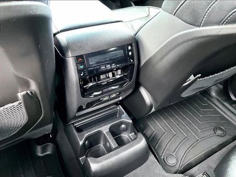 Used 2023 Jeep Grand Cherokee L Limited w/ Trailer Tow Group (B) AWD/4WD image 22