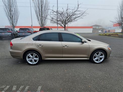 Used 2015 Volkswagen Passat TDI SE image 4