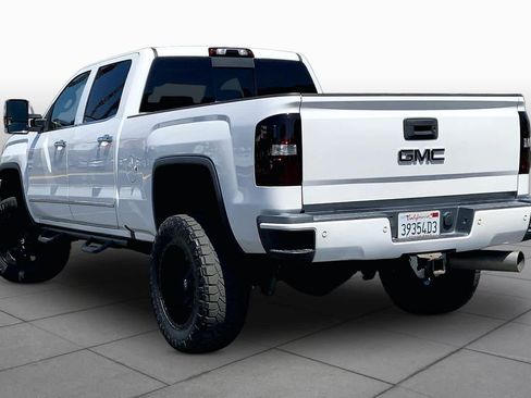 Used 2018 GMC Sierra 2500 Denali w/ Duramax Plus Package AWD/4WD image 10