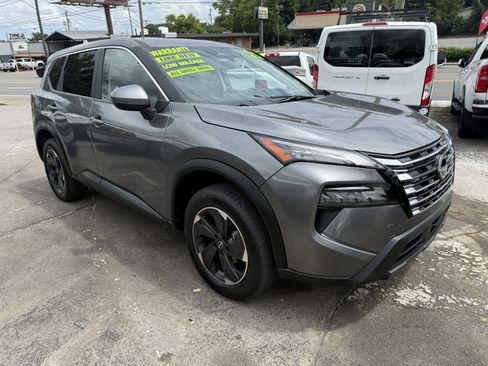 Used 2025 Nissan Rogue SV AWD/4WD image 1
