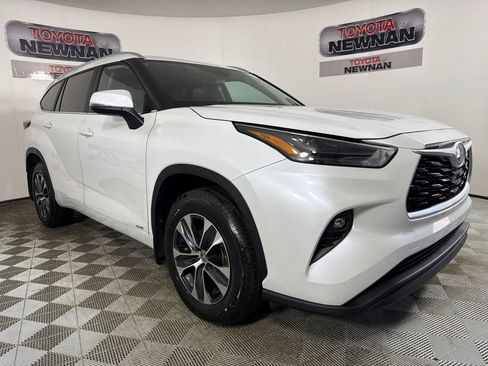 Used 2024 Toyota Highlander XLE image 1