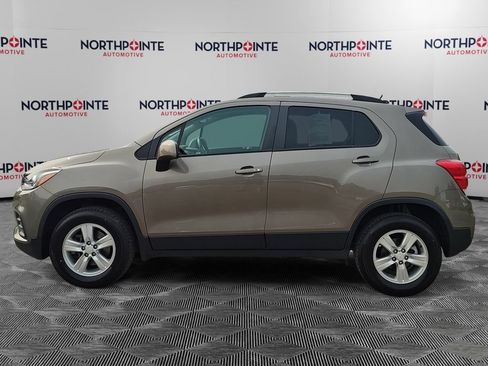 Used 2022 Chevrolet Trax LT w/ LT Convenience Package AWD/4WD image 3