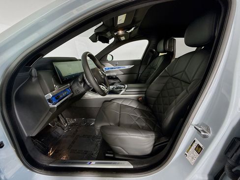 Certified 2025 BMW 740i image 22