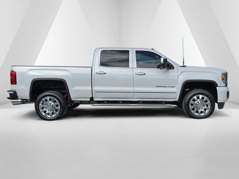 Used 2018 GMC Sierra 2500 Denali w/ Suspension Package, Off-Road AWD/4WD image 9