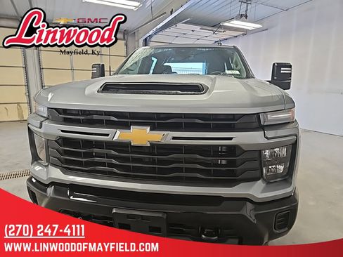 Used 2025 Chevrolet Silverado 2500 Custom w/ Custom Convenience Package image 3