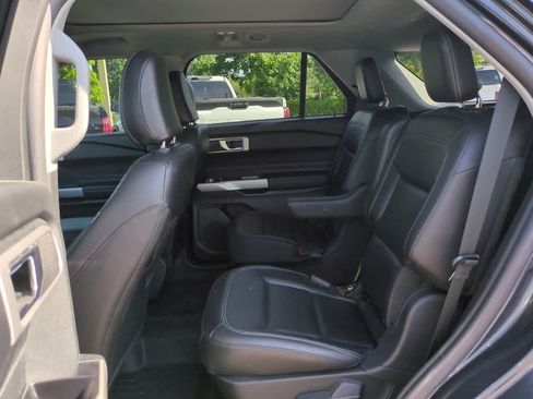 Used 2022 Ford Explorer XLT w/ Equipment Group 202A RWD image 14