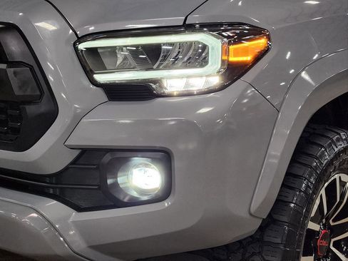 Used 2021 Toyota Tacoma TRD Sport w/ Technology Package RWD image 11
