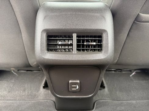 Used 2023 Chevrolet Equinox LS image 31