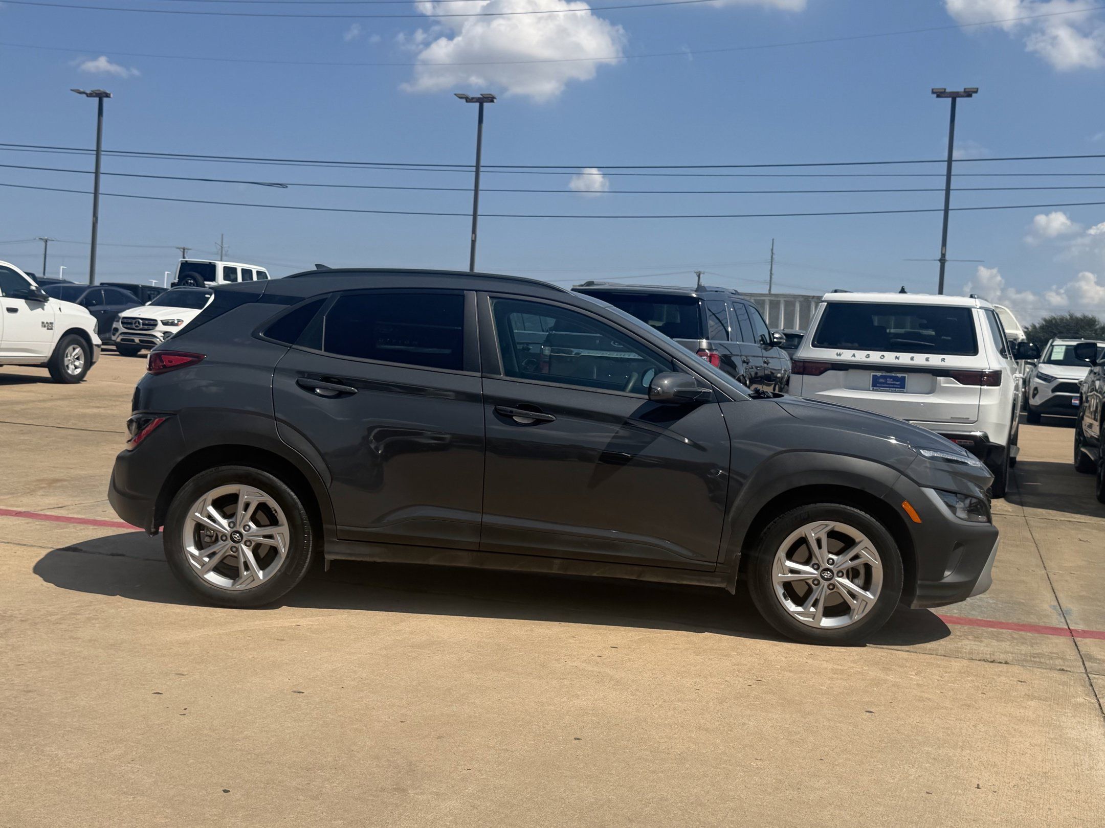 Used 2023 Hyundai Kona SEL AWD/4WD image 2