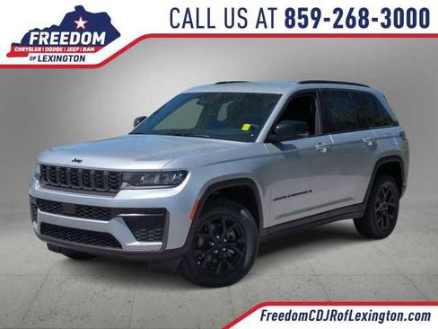 New 2026 Jeep Grand Cherokee Altitude AWD/4WD image 1