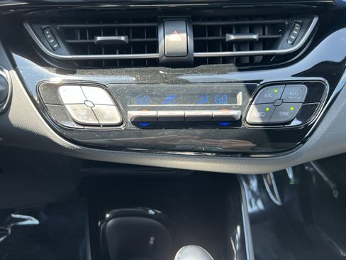 Used 2019 Toyota C-HR XLE FWD image 19