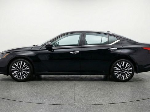 Used 2025 Nissan Altima 2.5 SV image 5