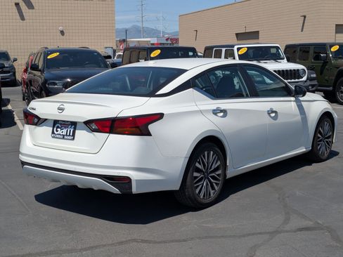 Used 2025 Nissan Altima 2.5 SV FWD image 3