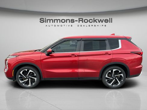 Used 2022 Mitsubishi Outlander SE AWD/4WD image 2