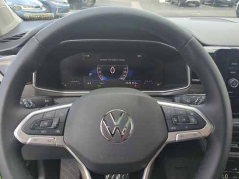 New 2025 Volkswagen Taos SE image 9