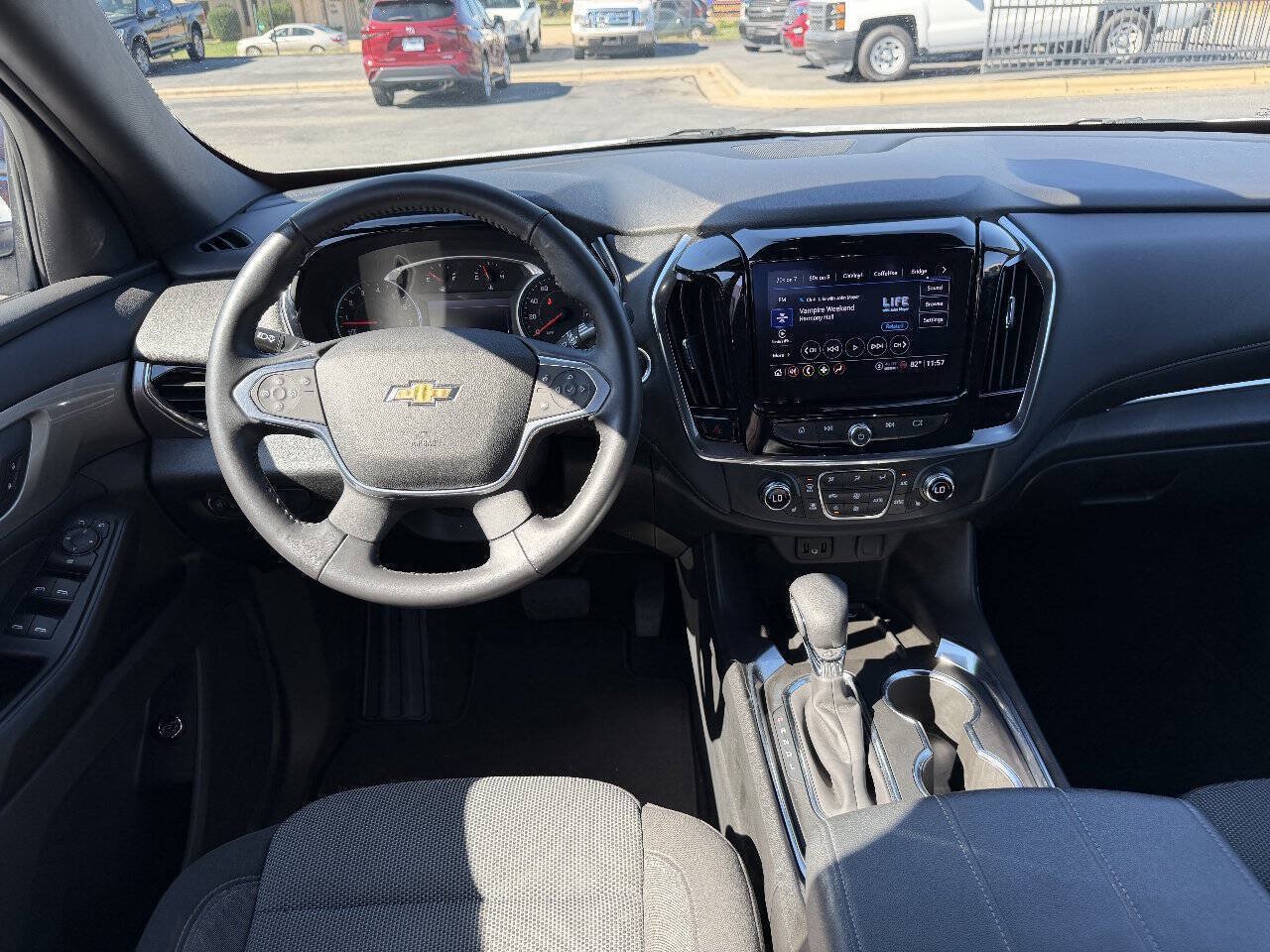 Used 2022 Chevrolet Traverse LT FWD image 16