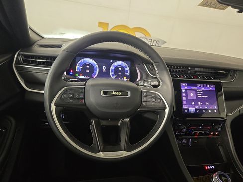 Used 2025 Jeep Grand Cherokee L Altitude AWD/4WD image 16