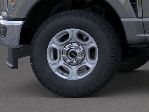 New 2026 Ford F250 XLT w/ FX4 Off-Road Package AWD/4WD image 19