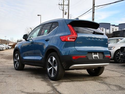 Certified 2025 Volvo XC40 B5 Plus image 5