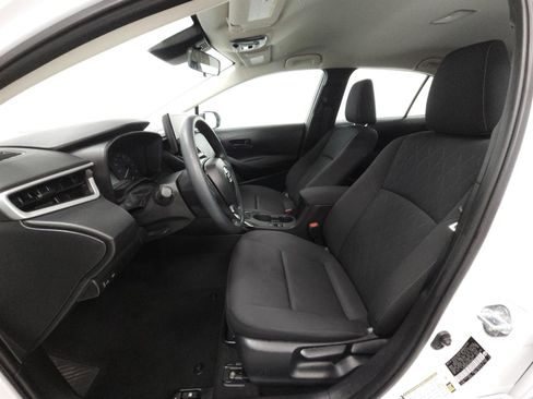 Certified 2025 Toyota Corolla LE FWD image 4