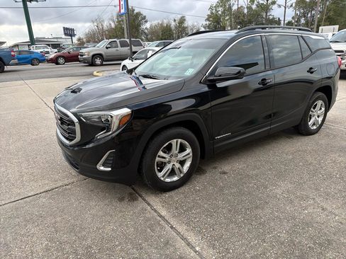 Used 2018 GMC Terrain SLE w/ Driver Convenience Package image 3