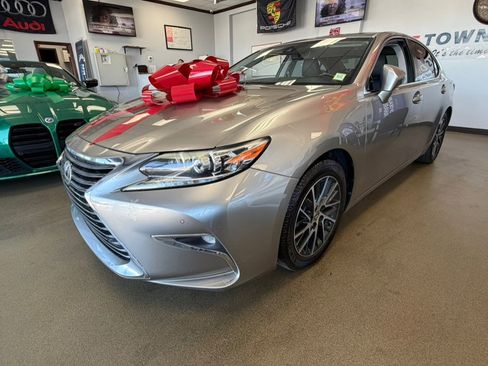 Used 2016 Lexus ES 350 w/ Luxury Package w/Wood Trim FWD image 5