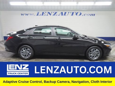 Used 2024 Hyundai Elantra SEL image 1