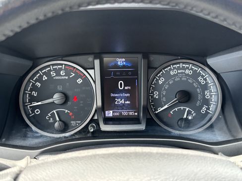 Used 2022 Toyota Tacoma TRD Sport AWD/4WD image 21