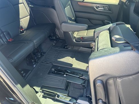 Used 2025 GMC Yukon Denali w/ Denali Reserve Package image 48