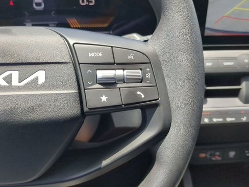 New 2025 Kia K4 LXS image 21