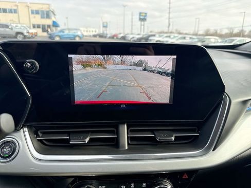 Certified 2025 Chevrolet Trax LT image 17