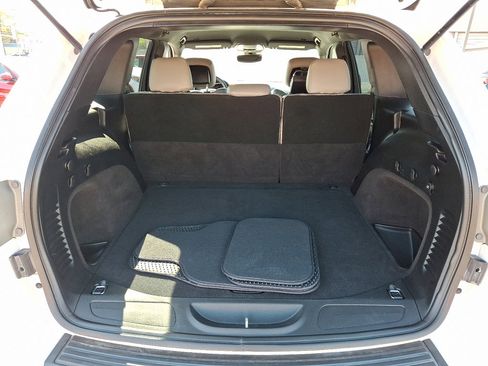 Used 2018 Jeep Grand Cherokee Laredo image 18