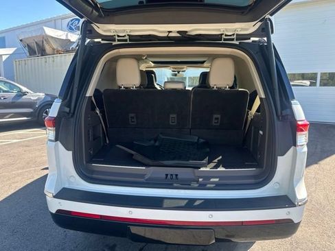 Used 2024 Lincoln Navigator Reserve AWD/4WD image 16