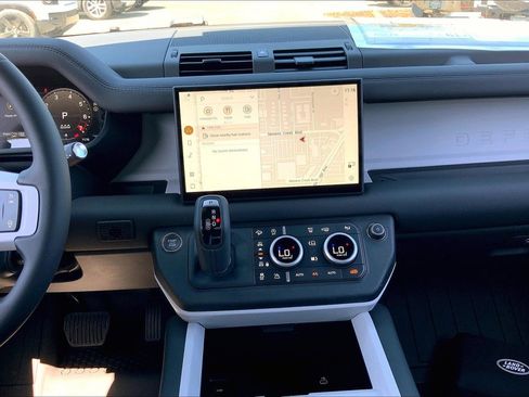 New 2025 Land Rover Defender 90 X-Dynamic SE image 7