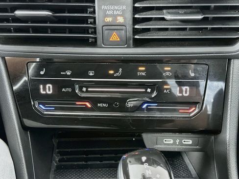 Used 2025 Volkswagen Jetta SE FWD image 24