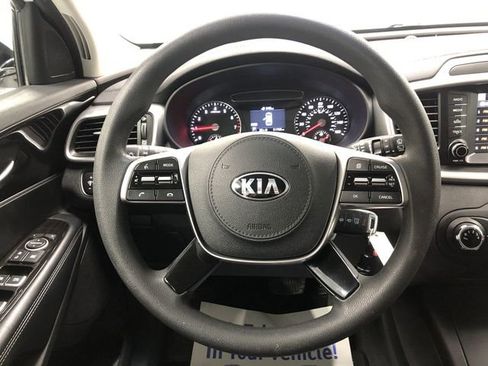 Used 2019 Kia Sorento LX image 16