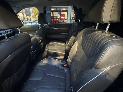 Used 2024 Hyundai Palisade Limited FWD image 10