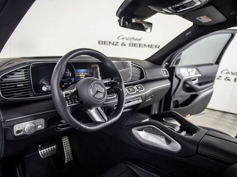 Used 2025 Mercedes-Benz GLS 580 4MATIC image 23
