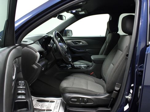 Used 2023 Chevrolet Traverse LT image 12