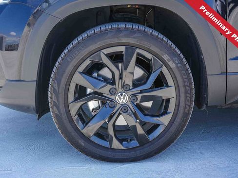 Used 2023 Volkswagen Taos SE w/ Panoramic Sunroof Package AWD/4WD image 12
