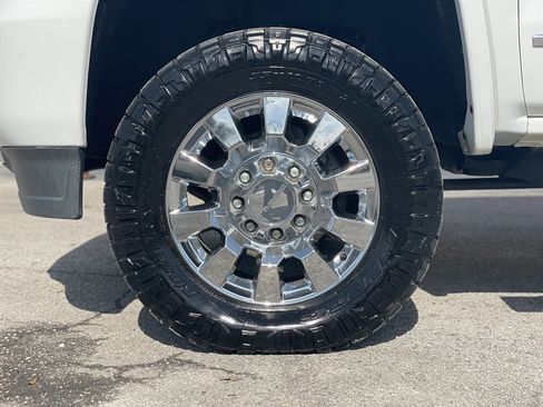 Used 2016 GMC Sierra 2500 Denali w/ Duramax Plus Package AWD/4WD image 38