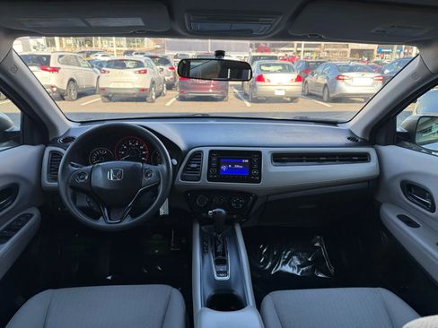 Used 2016 Honda HR-V LX image 10