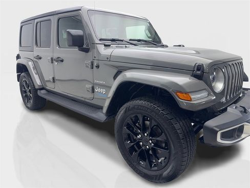 Used 2021 Jeep Wrangler Unlimited Sahara w/ Cold Weather Group image 12
