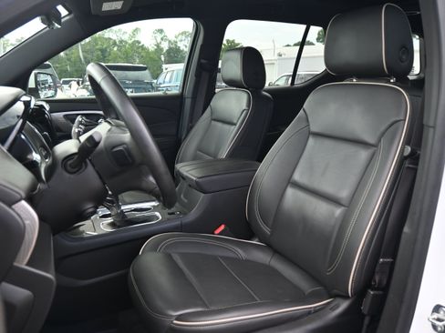 Used 2023 Chevrolet Traverse Premier FWD image 16