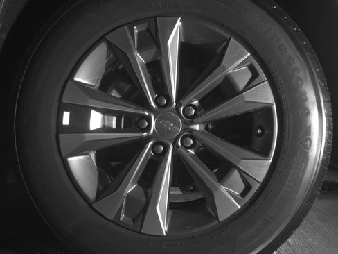 Used 2025 Chevrolet Equinox LT FWD image 12