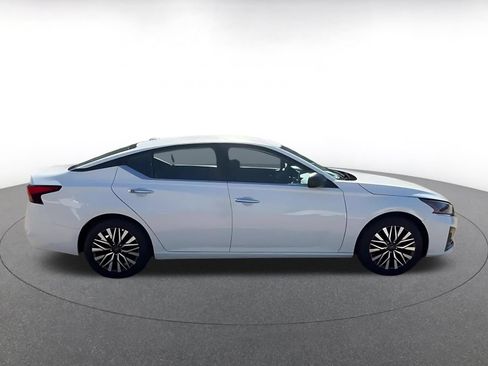 Used 2025 Nissan Altima 2.5 SV FWD image 16