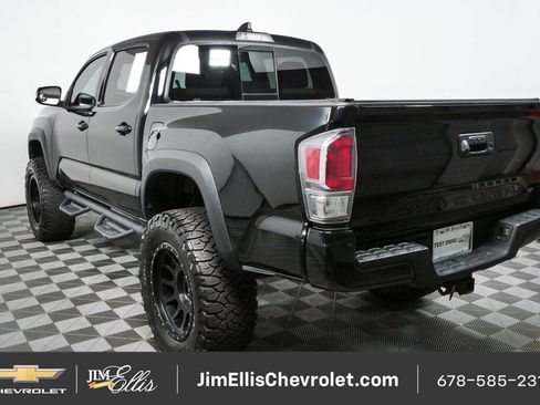 Used 2022 Toyota Tacoma TRD Off-Road w/ Technology Package AWD/4WD image 26