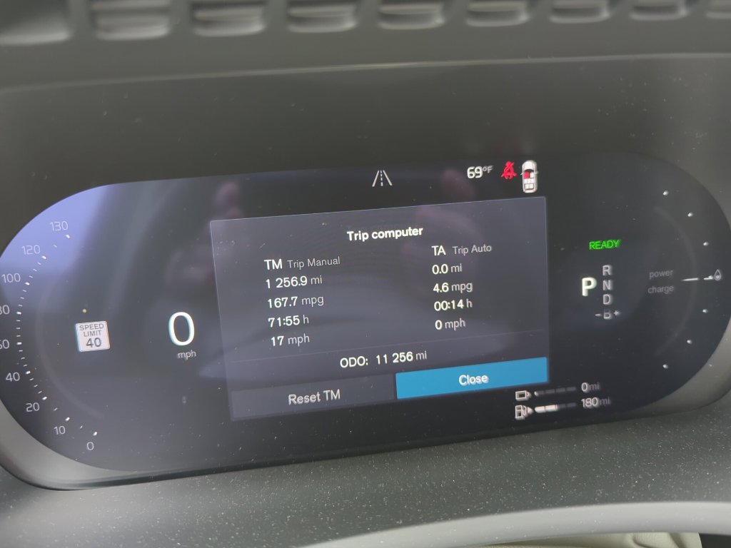 Used 2025 Volvo XC90 T8 Ultra w/ Protection Package Premier AWD/4WD image 12