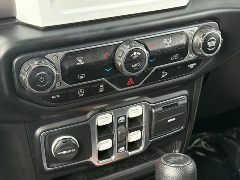 Used 2020 Jeep Wrangler Unlimited Sahara AWD/4WD image 19