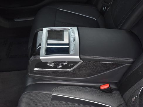 Used 2018 BMW 750i xDrive image 24